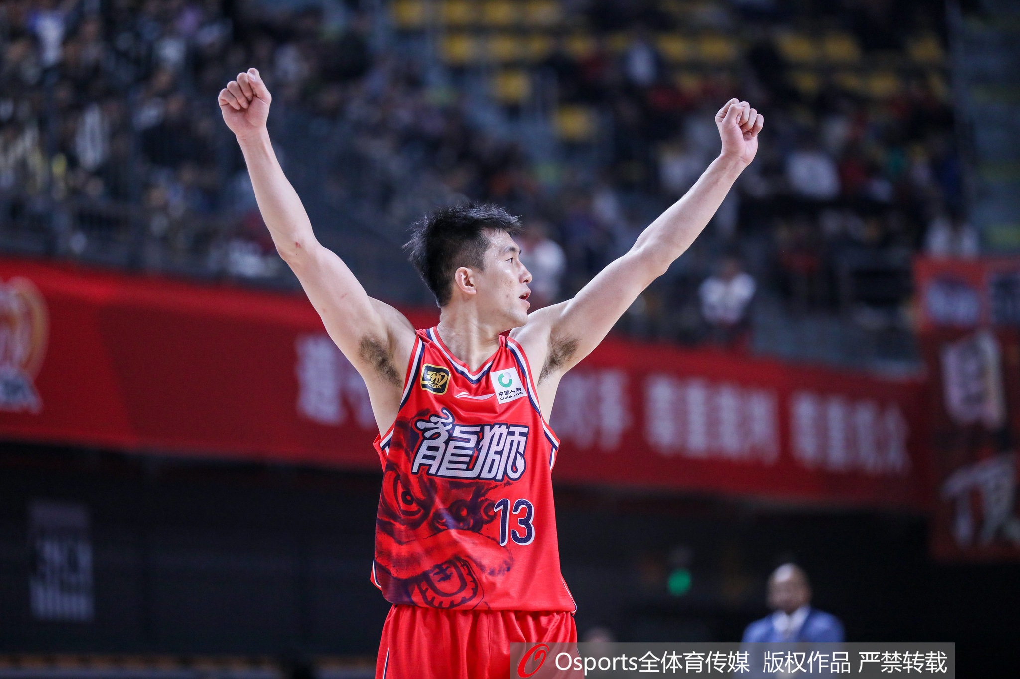 乐鱼-状态可以！郭艾伦20中10拿到25分3板6助 5次失误