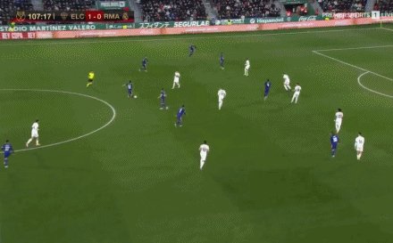 1642714936916065714.gif 乐鱼体育-【国王杯】伊斯科阿扎尔破门 皇马加时2比1胜埃尔切