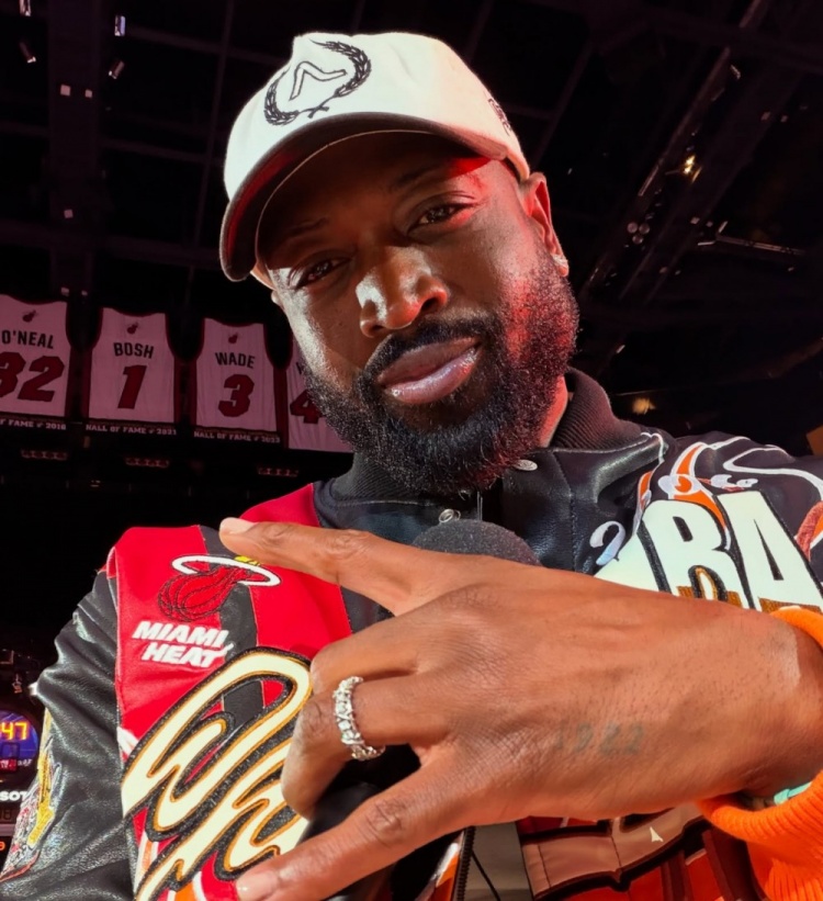 热火庆祝夺冠20周年！韦德晒照：这是我的地盘！06🏆