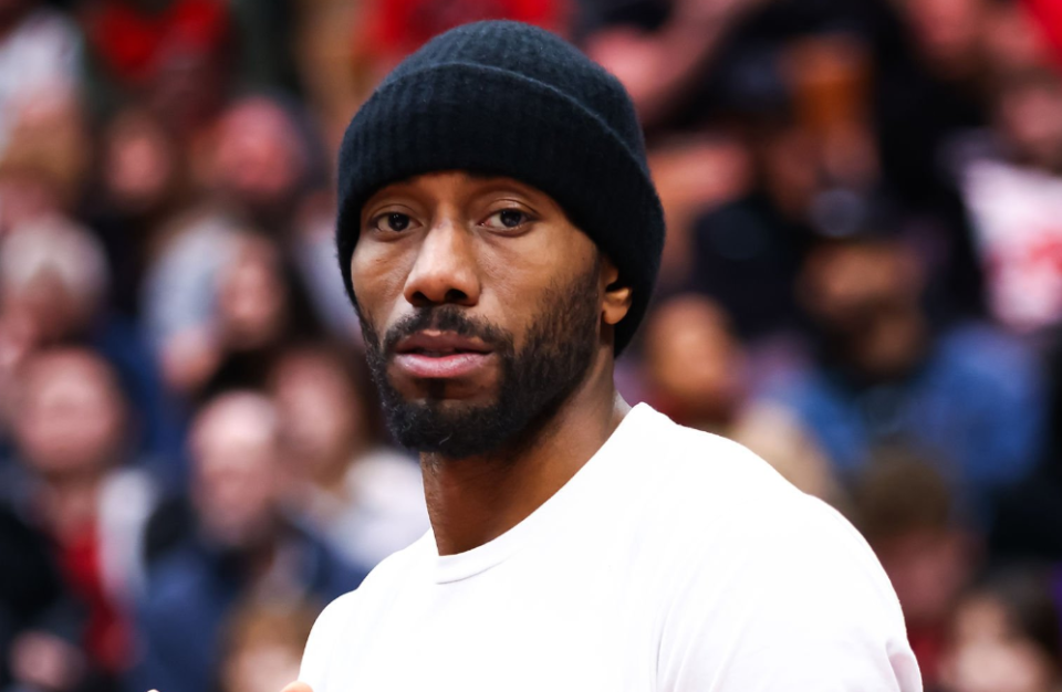 乐鱼体育官网-快船官宣小卡确诊左膝挫伤+炎症！至少缺两场比赛 离队前一幕曝光