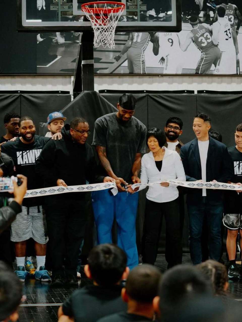 乐鱼体育官网-快船官宣小卡确诊左膝挫伤+炎症！至少缺两场比赛 离队前一幕曝光