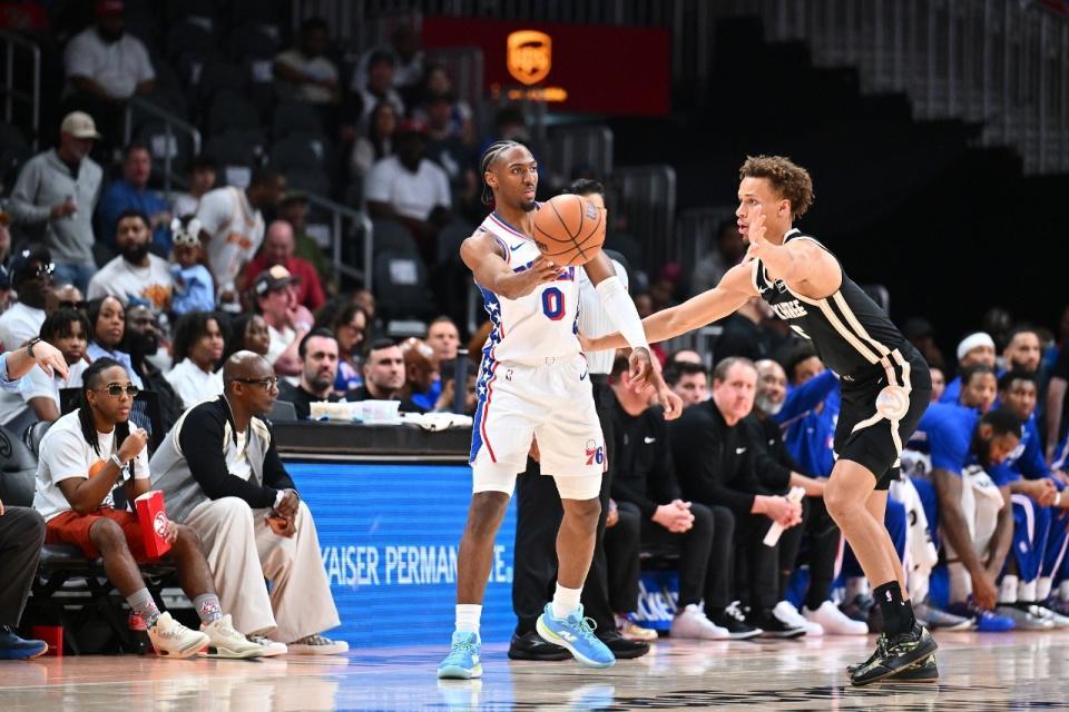 乐鱼电竞-杰伦35+10+7！老鹰逆转76人豪取6连胜 马克西31分受伤