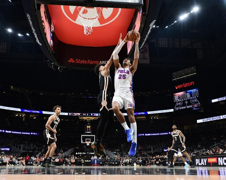 乐鱼电竞-杰伦35+10+7！老鹰逆转76人豪取6连胜 马克西31分受伤